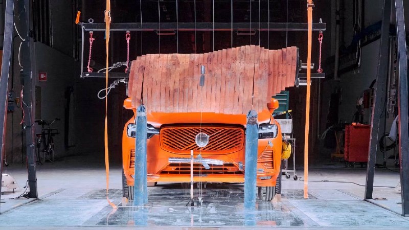 Как Volvo испытывает автомобили на столкновение с лосем Как Volvo испытывает автомобили на столкновение с лосем