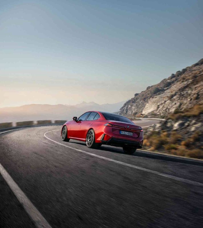 BMW представила новое поколение 3-Series G50 BMW представила новое поколение 3-Series G50