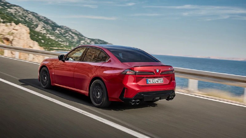 BMW 3 серии сохранила ДВС: новая «тройка» стала гибридом и спорткаром BMW 3 серии сохранила ДВС: новая «тройка» стала гибридом и спорткаром