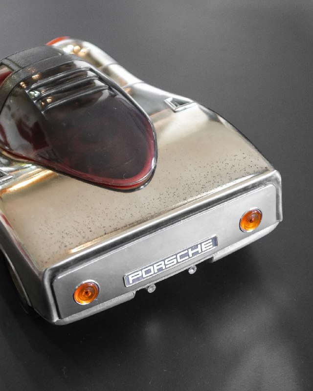 Винтажный мини-бар Golden Crown в форме Porsche 917 Винтажный мини-бар Golden Crown в форме Porsche 917