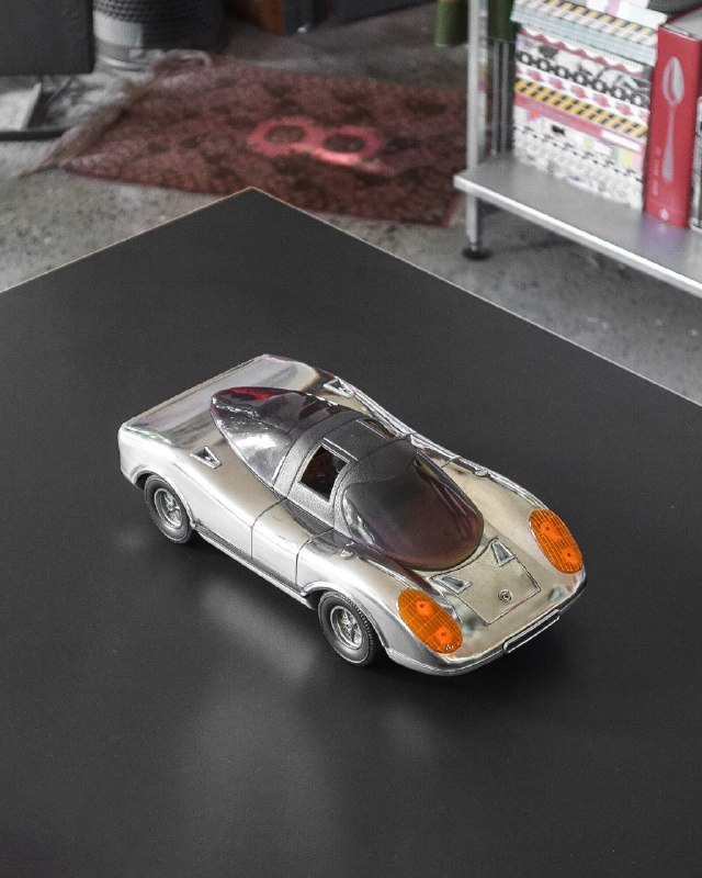 Винтажный мини-бар Golden Crown в форме Porsche 917 Винтажный мини-бар Golden Crown в форме Porsche 917