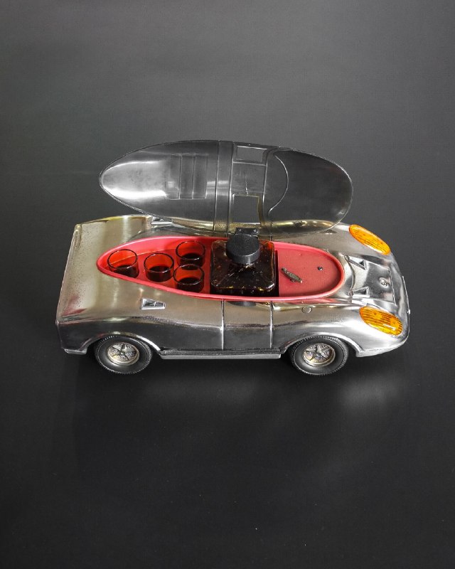 Винтажный мини-бар Golden Crown в форме Porsche 917 Винтажный мини-бар Golden Crown в форме Porsche 917