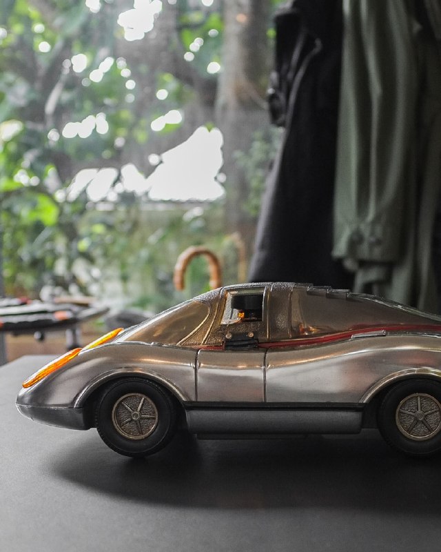 Винтажный мини-бар Golden Crown в форме Porsche 917 Винтажный мини-бар Golden Crown в форме Porsche 917