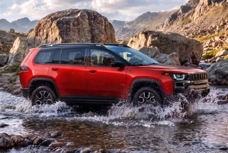 Jeep Cherokee Trailhawk: лифт подвески, понижающая передача и глянцевый декор