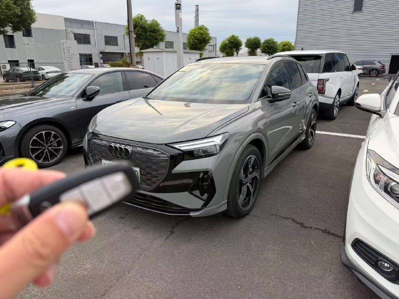Audi Q4 e-tron 50 quattro 2023: немецкий электромобиль вместо китайского Audi Q4 e-tron 50 quattro 2023: немецкий электромобиль вместо китайского