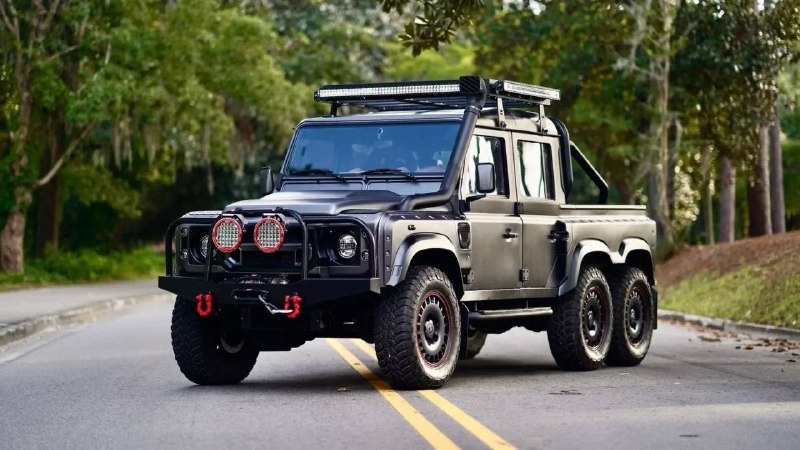 В США продают шестиколёсный Land Rover Defender от Kahn Design за $300 000 В США продают шестиколёсный Land Rover Defender от Kahn Design за $300 000