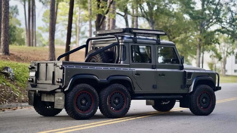 В США продают шестиколёсный Land Rover Defender от Kahn Design за $300 000 В США продают шестиколёсный Land Rover Defender от Kahn Design за $300 000