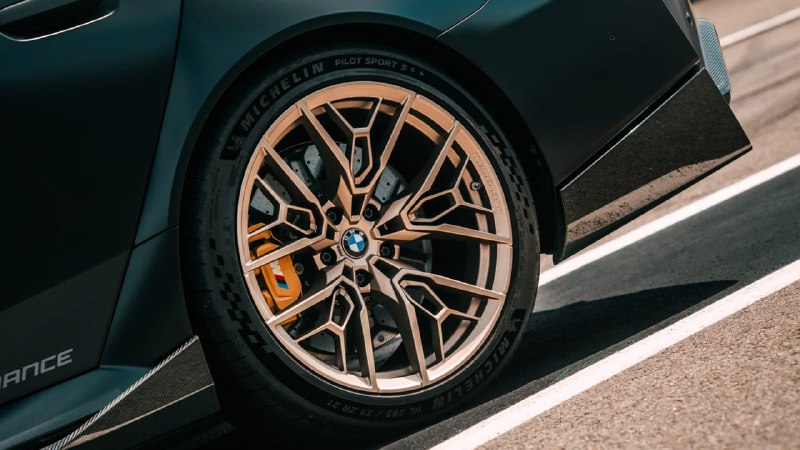 BMW представил сверхлёгкие диски для M5: минус 20% веса и новые возможности дизайна BMW представил сверхлёгкие диски для M5: минус 20% веса и новые возможности дизайна