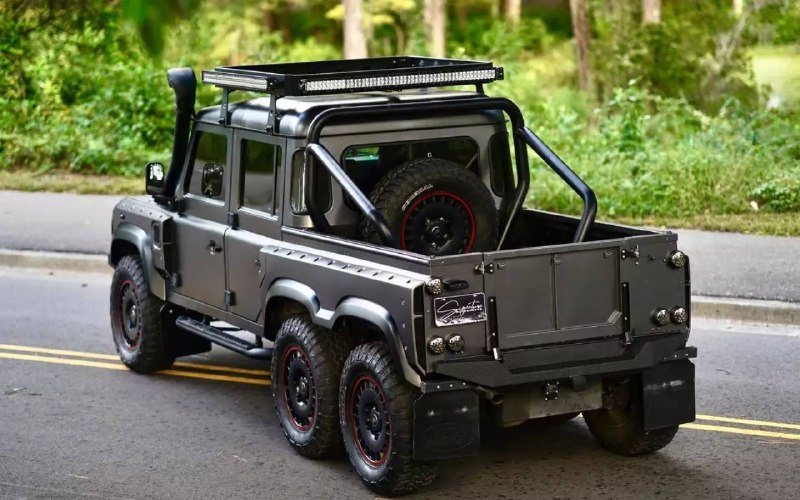 Шестиколёсный Land Rover Defender Mission 1 выставили на аукцион Шестиколёсный Land Rover Defender Mission 1 выставили на аукцион
