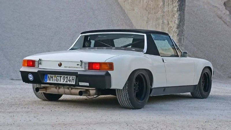 Дизайнер Lamborghini продал уникальный Porsche 914/6 за $225 тысяч