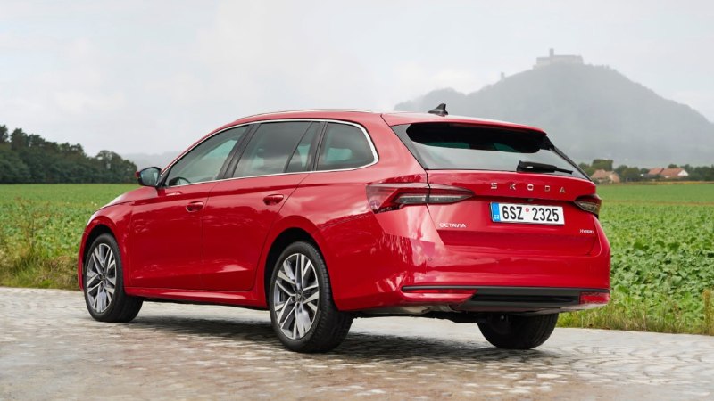 Skoda Octavia стала первой моделью марки с гибридом без внешней зарядки Skoda Octavia стала первой моделью марки с гибридом без внешней зарядки