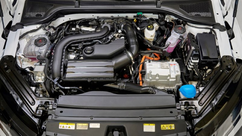 Skoda Octavia стала первой моделью марки с гибридом без внешней зарядки Skoda Octavia стала первой моделью марки с гибридом без внешней зарядки