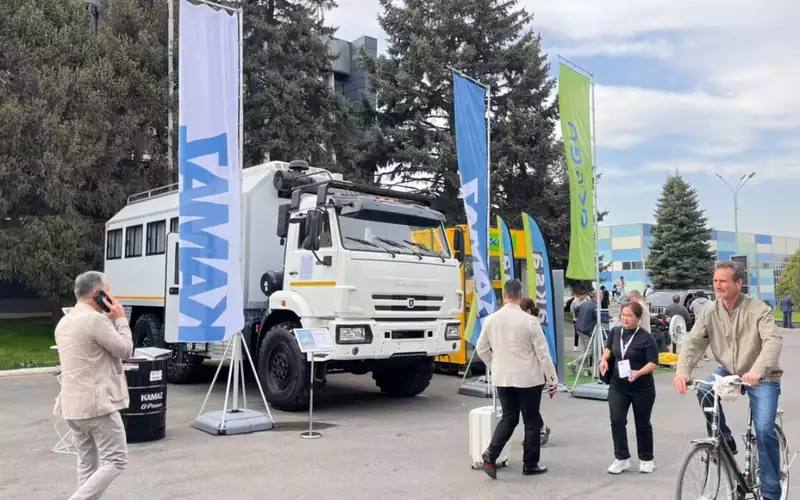 КАМАЗ показал рестайлинговый КАМАЗ-43118 на KIOGE 2026 в Казахстане