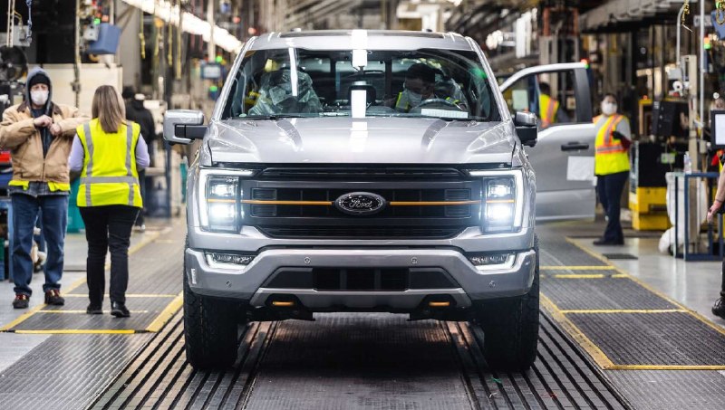 Ford отзывает 41 748 автомобилей в США из-за проблем с LED-фарами