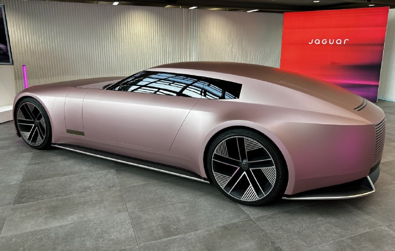 Jaguar Type 01: серийный электрокар рассекретили до премьеры