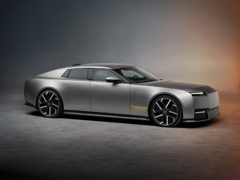Jaguar показал серийный Type 01 — 1015-сильный электрокар новой эры Jaguar показал серийный Type 01 — 1015-сильный электрокар новой эры