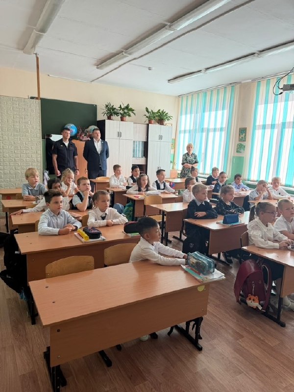 Первоклассники Владивостока узнали, как появились правила дорожного движения Первоклассники Владивостока узнали, как появились правила дорожного движения