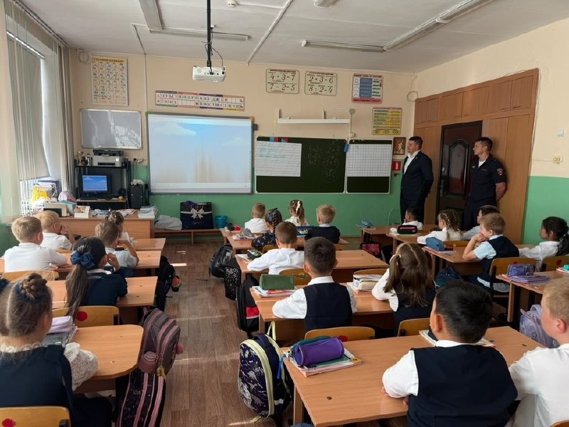 Первоклассники Владивостока узнали, как появились правила дорожного движения Первоклассники Владивостока узнали, как появились правила дорожного движения