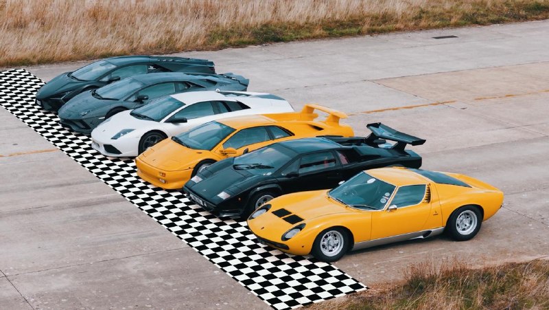 Шесть поколений Lamborghini V12: от Miura до Revuelto в дрэг-заезде