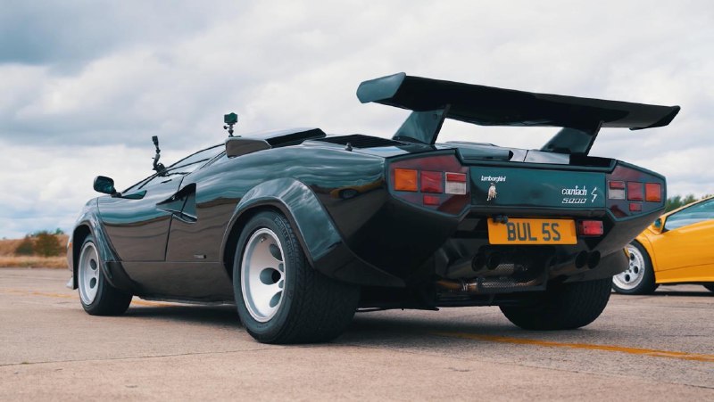 Шесть поколений Lamborghini V12: от Miura до Revuelto в дрэг-заезде