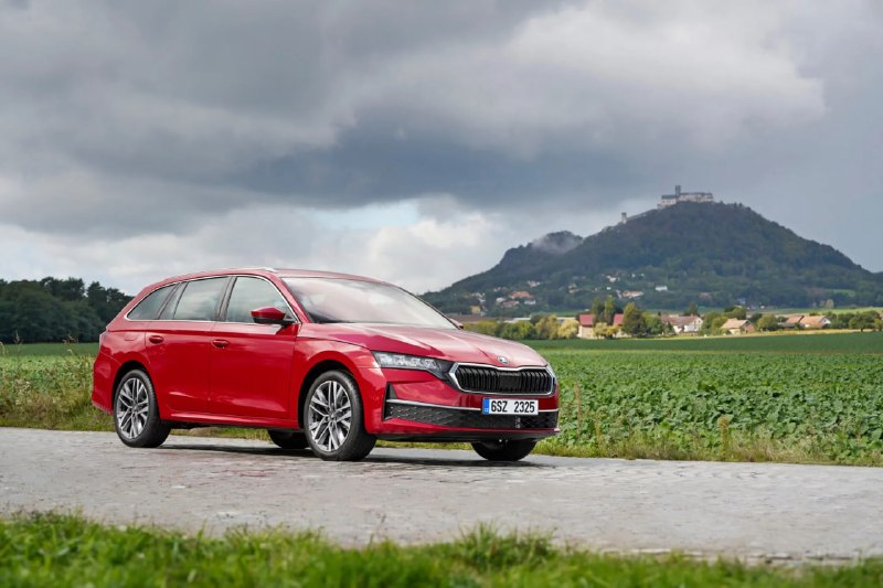 Skoda представила первую в истории гибридную Octavia