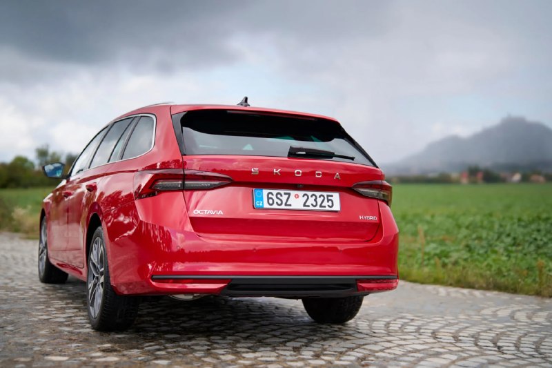 Skoda представила первую в истории гибридную Octavia