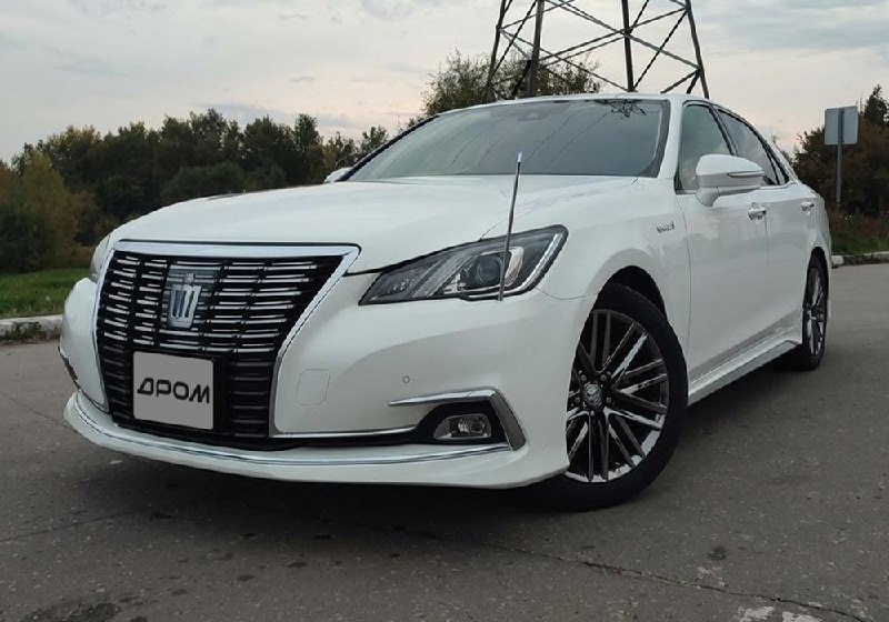 «Любовь с первого взгляда»: отзыв о Toyota Crown 2017
