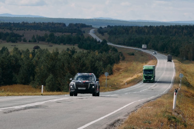 HONGQI HS5 установил рекорд России: 9 970 км от Выборга до Владивостока за 104 часа HONGQI HS5 установил рекорд России: 9 970 км от Выборга до Владивостока за 104 часа