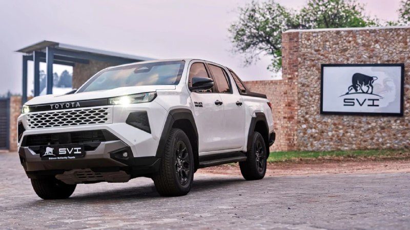 Toyota Hilux в ЮАР получил скрытую броню за 5 млн рублей Toyota Hilux в ЮАР получил скрытую броню за 5 млн рублей