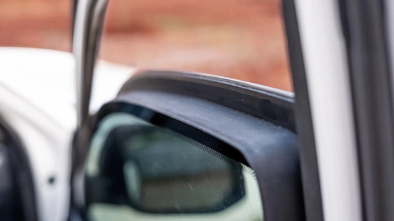 Toyota Hilux в ЮАР получил скрытую броню за 5 млн рублей Toyota Hilux в ЮАР получил скрытую броню за 5 млн рублей