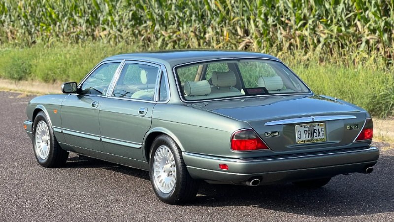 Ford потратил $122 млн на прощальный Jaguar XJ12 X305 с V12