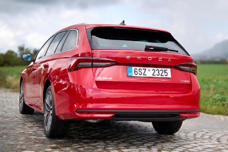 Skoda Octavia пополнилась двумя гибридами мощностью 136 и 170 л.с.