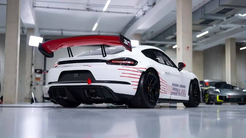 Manthey представила экстремальные Porsche 911 GT3 Cup MR 30 и 718 Cayman GT4 RS Clubsport