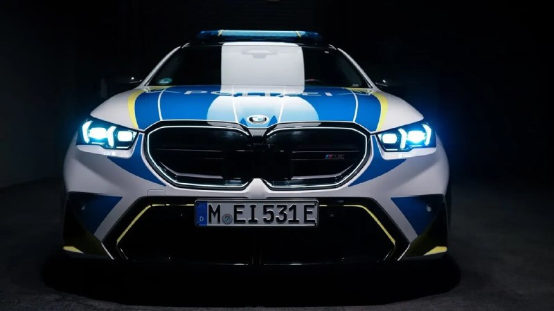 BMW M показала полицейский универсал M5 Touring и готова к серии