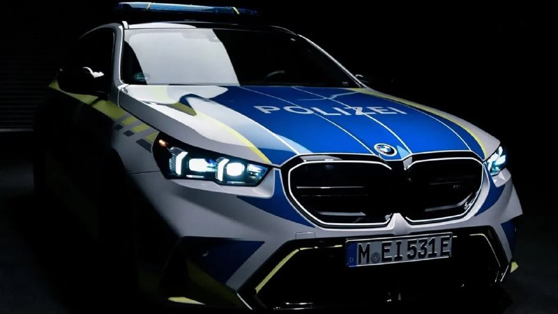 BMW M показала полицейский универсал M5 Touring и готова к серии
