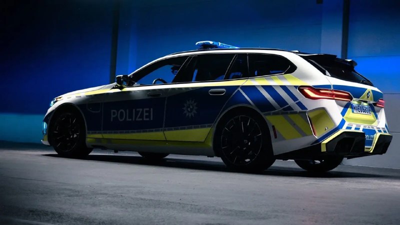 BMW M показала полицейский универсал M5 Touring и готова к серии