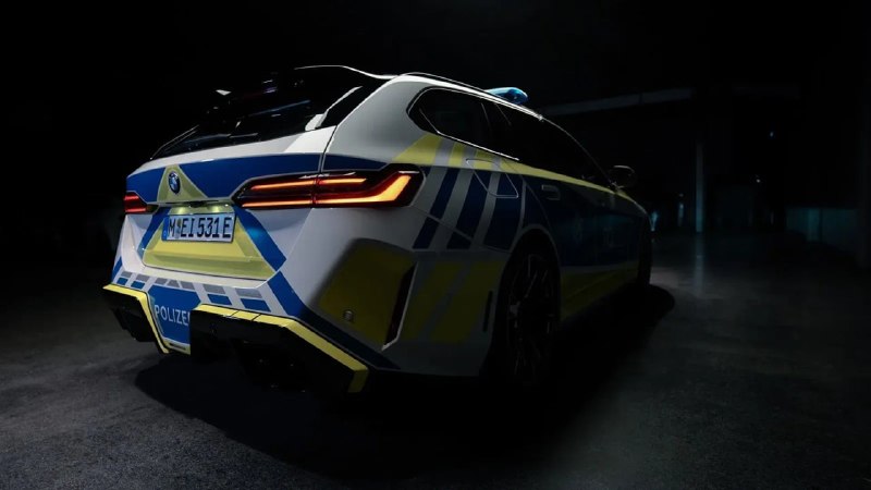 BMW M показала полицейский универсал M5 Touring и готова к серии