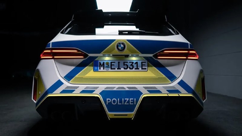BMW M показала полицейский универсал M5 Touring и готова к серии