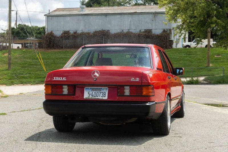В США продают единственный Mercedes-Benz 190E Callaway с турбомотором В США продают единственный Mercedes-Benz 190E Callaway с турбомотором