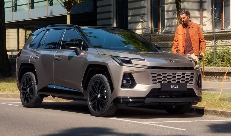 Toyota RAV4 и Corolla возглавили ввоз автомобилей в Россию