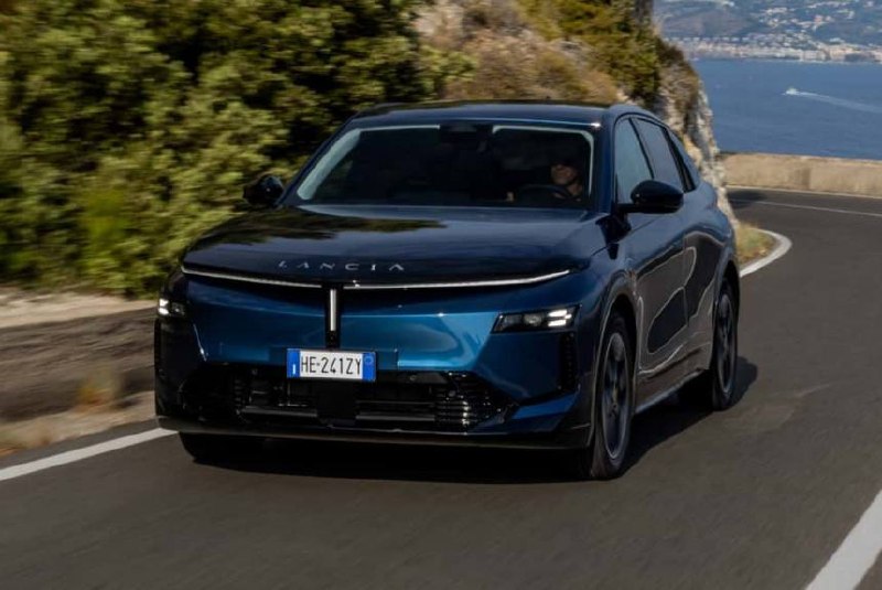 Lancia Gamma вернулась: живая презентация, цены в Италии и новые характеристики Lancia Gamma вернулась: живая презентация, цены в Италии и новые характеристики
