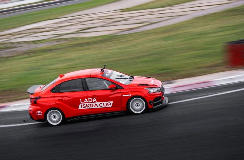 Гоночная LADA Iskra TMS: цена 6 950 000 рублей и старт Iskra Cup в 2027 году