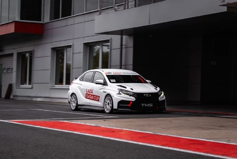 Гоночная LADA Iskra TMS: цена 6 950 000 рублей и старт Iskra Cup в 2027 году