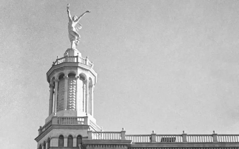 Скульптуру балерины на Тверском бульваре разрушили вибрации транспорта Скульптуру балерины на Тверском бульваре разрушили вибрации транспорта
