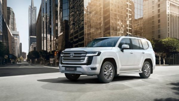 Toyota Land Cruiser 300 снова завозят в Россию: цены от 11,5 млн рублей