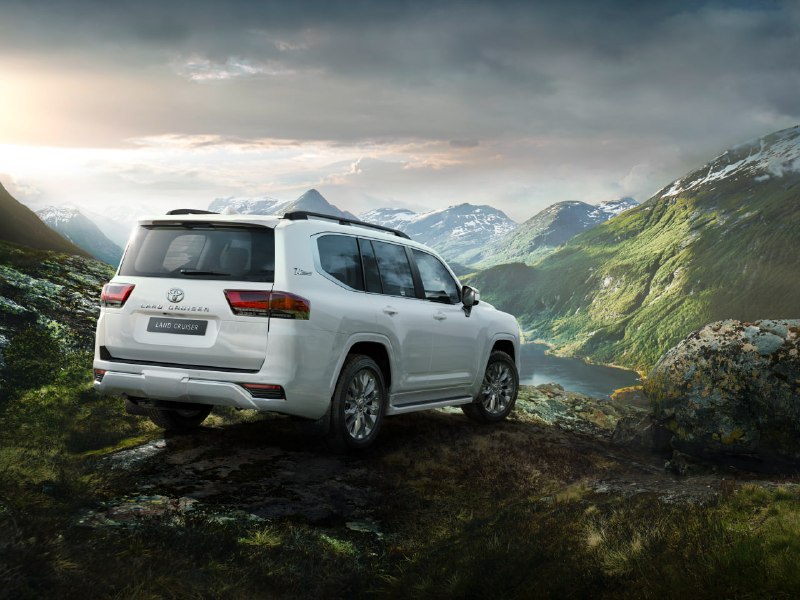 Toyota Land Cruiser 300 снова завозят в Россию: цены от 11,5 млн рублей Toyota Land Cruiser 300 снова завозят в Россию: цены от 11,5 млн рублей