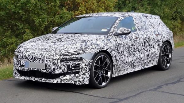 Audi готовит самый мощный электрический универсал: прототип заметили на Нюрбургринге