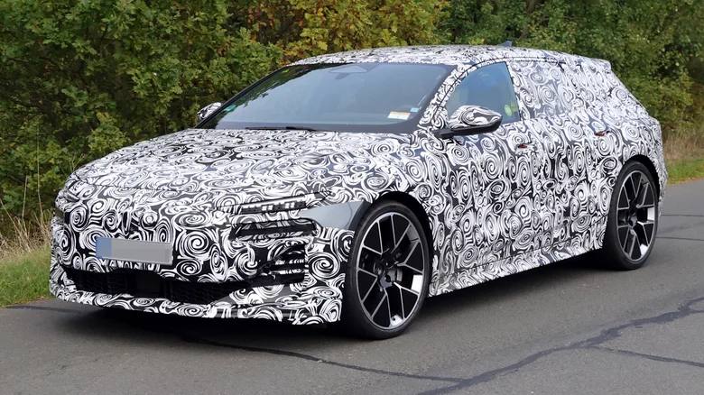 Audi готовит самый мощный электрический универсал: прототип заметили на Нюрбургринге Audi готовит самый мощный электрический универсал: прототип заметили на Нюрбургринге