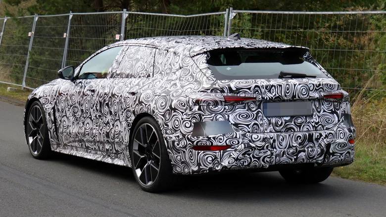Audi готовит самый мощный электрический универсал: прототип заметили на Нюрбургринге Audi готовит самый мощный электрический универсал: прототип заметили на Нюрбургринге