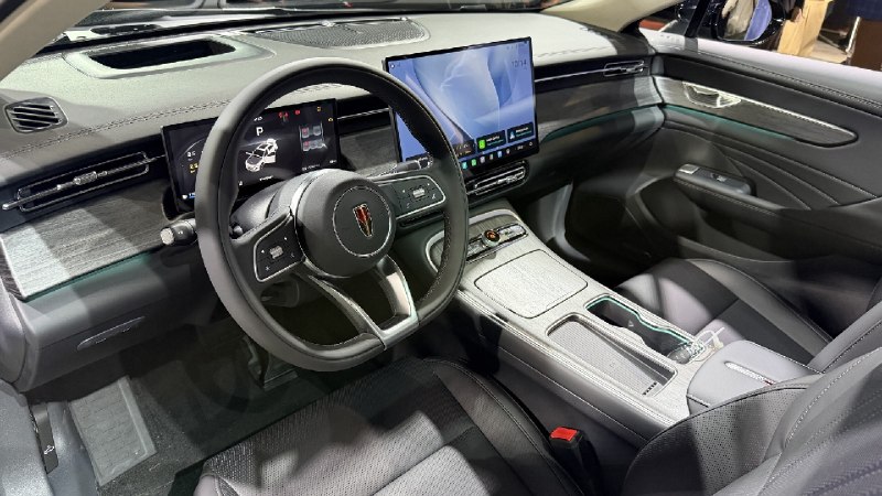 Hongqi H5 обновили с расчётом на бизнес-такси Hongqi H5 обновили с расчётом на бизнес-такси